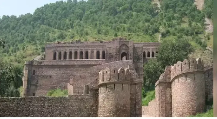 Bhangarh Fort: आखिर कौन सी है भारत की सबसे डरावनी जगह, घूमने से पहले जान लें इससे जुड़े रहस्य