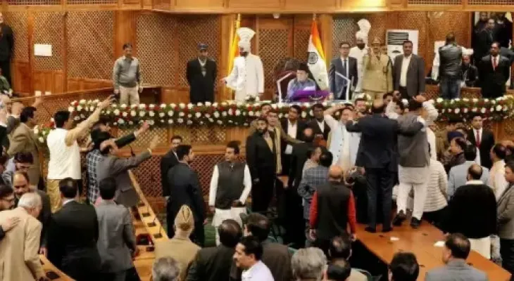 J&K Assembly Ruckus : आर्टिकल 370 को लेकर जम्मू-कश्मीर विधानसभा में हुआ बवाल