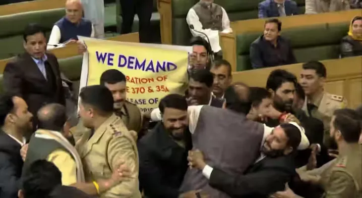 Jammu and Kashmir Assembly: जम्मू-कश्मीर विधानसभा में आर्टिकल 370 को लेकर हंगामा, जमकर चले लात-घूंसे