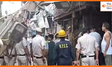 दिल्ली में चार मंजिला इमारत ढही, मलबे में कई लोगों के दबे होने की आशंका
