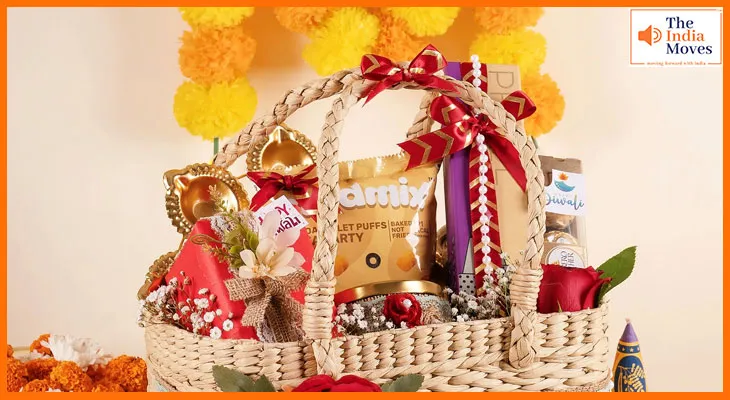 इस दीवाली दोस्तों को दें कुछ खास तोहफे, बढ़ाएं रिश्तों में मिठास