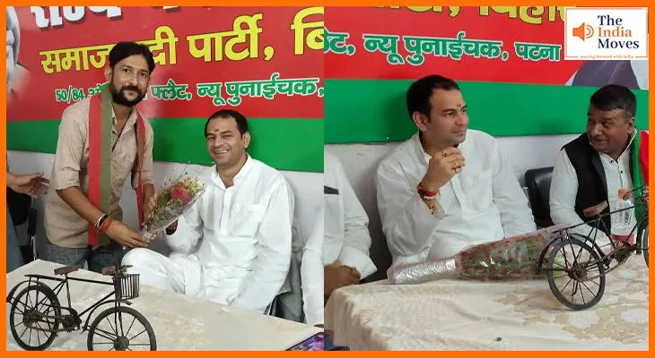 सपा कार्यालय पहुंचे तेज प्रताप यादव, बिहार की राजनीति में हलचल