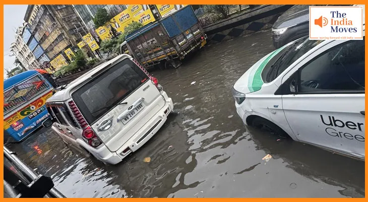 मूसलाधार बारिश में कोलकाता अस्त-व्यस्त, 3 की मौत और यात्रा प्रभावित